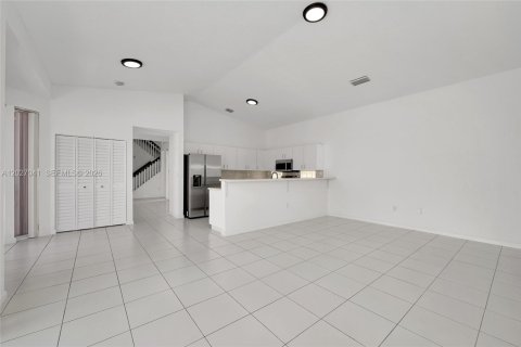 House in Miami, Florida 4 bedrooms, 233.28 sq.m. № 2087854 - photo 20