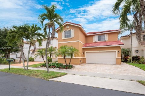 House in Miami, Florida 4 bedrooms, 233.28 sq.m. № 2087854 - photo 3