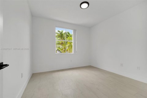 House in Miami, Florida 4 bedrooms, 233.28 sq.m. № 2087854 - photo 27