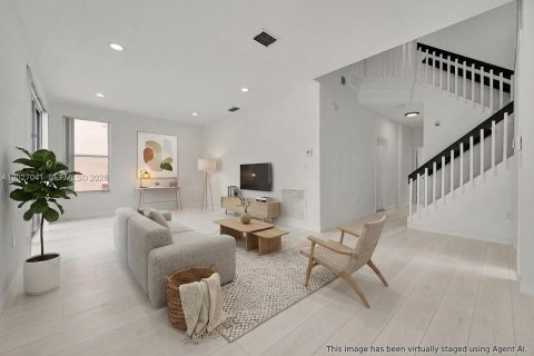 House in Miami, Florida 4 bedrooms, 233.28 sq.m. № 2087854 - photo 10