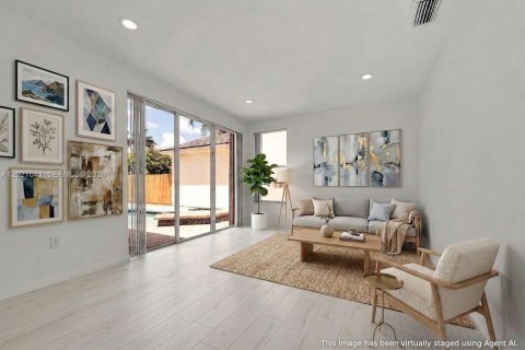 House in Miami, Florida 4 bedrooms, 233.28 sq.m. № 2087854 - photo 12