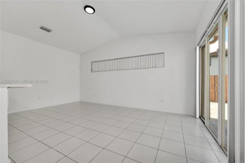 House in Miami, Florida 4 bedrooms, 233.28 sq.m. № 2087854 - photo 26