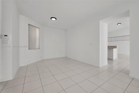 House in Miami, Florida 4 bedrooms, 233.28 sq.m. № 2087854 - photo 15