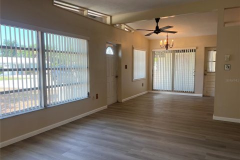 House in Venice, Florida 2 bedrooms, 98.29 sq.m. № 2120950 - photo 2