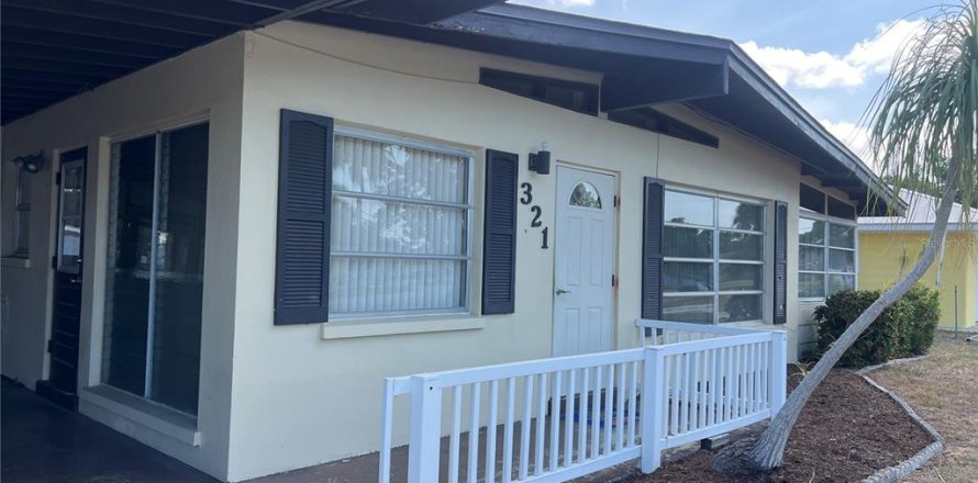 House in Venice, Florida 2 bedrooms, 98.29 sq.m. № 2120950