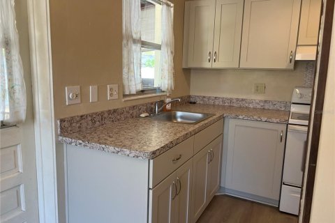 House in Venice, Florida 2 bedrooms, 98.29 sq.m. № 2120950 - photo 6