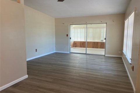 House in Venice, Florida 2 bedrooms, 98.29 sq.m. № 2120950 - photo 3