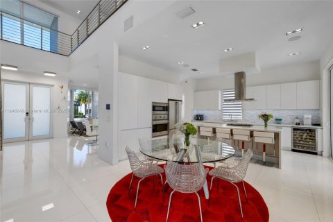 Villa ou maison à vendre à Doral, Floride: 5 chambres, 429.95 m2 № 1846093 - photo 11