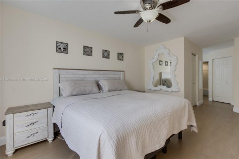 Купить таунхаус в Дирфилд-Бич, Флорида 3 спальни, 135.82м2, № 1965516 - фото 16