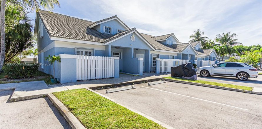 Таунхаус в Дирфилд-Бич, Флорида 3 спальни, 135.82м2 № 1965516