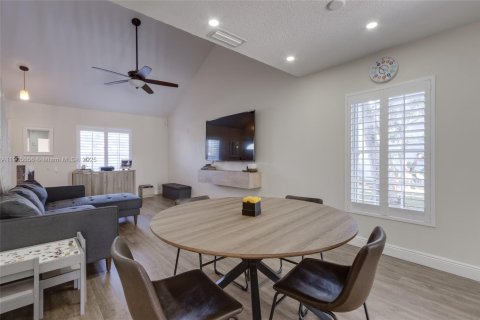 Купить таунхаус в Дирфилд-Бич, Флорида 3 спальни, 135.82м2, № 1965516 - фото 3