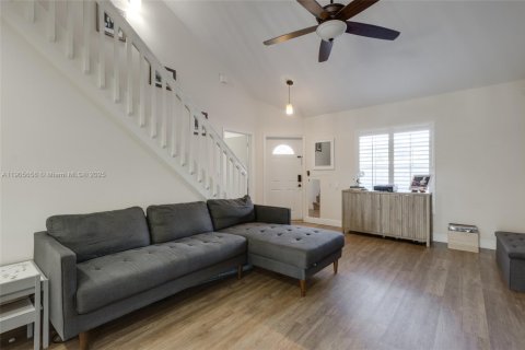 Купить таунхаус в Дирфилд-Бич, Флорида 3 спальни, 135.82м2, № 1965516 - фото 7