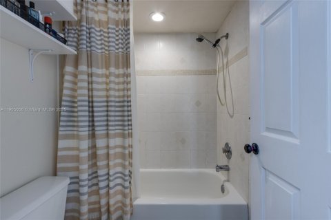 Купить таунхаус в Дирфилд-Бич, Флорида 3 спальни, 135.82м2, № 1965516 - фото 18