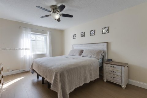 Купить таунхаус в Дирфилд-Бич, Флорида 3 спальни, 135.82м2, № 1965516 - фото 5