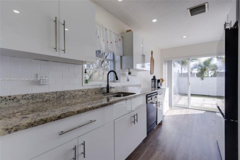 Купить таунхаус в Дирфилд-Бич, Флорида 3 спальни, 135.82м2, № 1965516 - фото 10