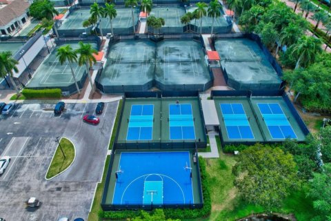 Townhouse in Boca Raton, Florida 3 bedrooms, 171.13 sq.m. № 1118583 - photo 1