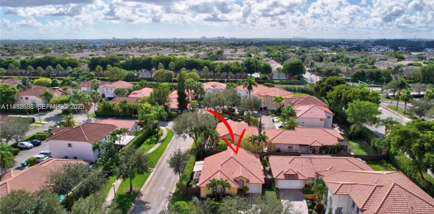 Дом в Дорал, Флорида 3 спальни, 121.52м2 № 1991685