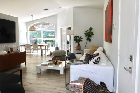 Купить виллу или дом в Дорал, Флорида 3 спальни, 121.52м2, № 1991685 - фото 3