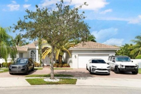 Casa en venta en Pembroke Pines, Florida, 4 dormitorios, 262.82 m2 № 1977051 - foto 3