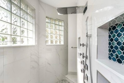 Casa en venta en Pembroke Pines, Florida, 4 dormitorios, 262.82 m2 № 1977051 - foto 15