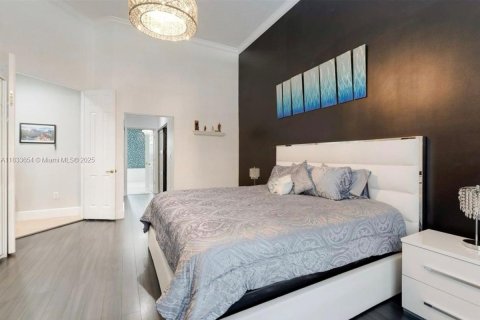 Casa en venta en Pembroke Pines, Florida, 4 dormitorios, 262.82 m2 № 1977051 - foto 11