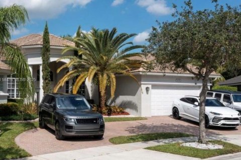 Casa en venta en Pembroke Pines, Florida, 4 dormitorios, 262.82 m2 № 1977051 - foto 2