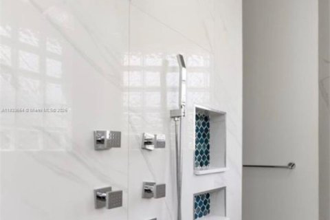 Casa en venta en Pembroke Pines, Florida, 4 dormitorios, 262.82 m2 № 1977051 - foto 17