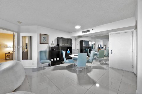 Condo in Aventura, Florida, 2 bedrooms  № 2052844 - photo 11