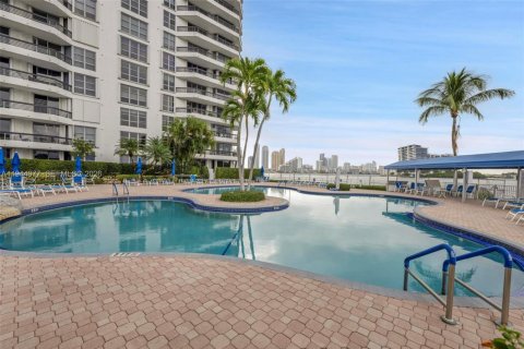 Condo in Aventura, Florida, 2 bedrooms  № 2052844 - photo 23