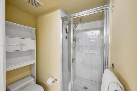 Condo in Aventura, Florida, 2 bedrooms  № 2052844 - photo 18