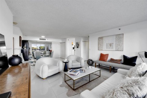 Condo in Aventura, Florida, 2 bedrooms  № 2052844 - photo 10
