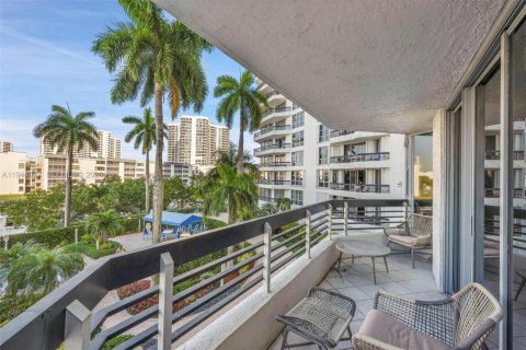 Condo in Aventura, Florida, 2 bedrooms  № 2052844 - photo 6