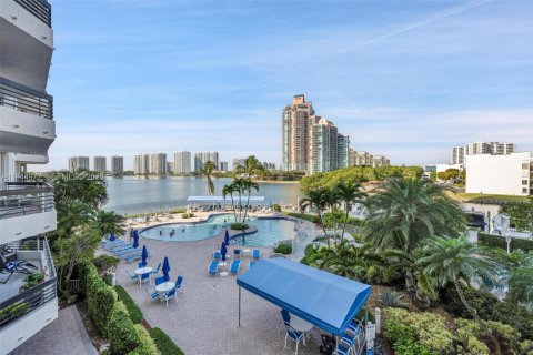 Condo in Aventura, Florida, 2 bedrooms  № 2052844 - photo 5