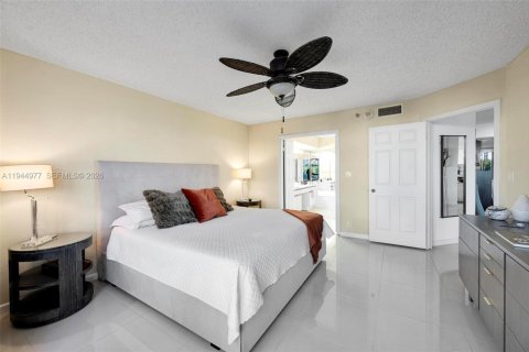 Condo in Aventura, Florida, 2 bedrooms  № 2052844 - photo 15