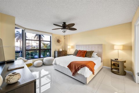 Condo in Aventura, Florida, 2 bedrooms  № 2052844 - photo 13