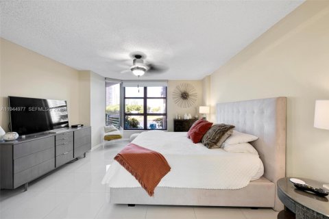 Condo in Aventura, Florida, 2 bedrooms  № 2052844 - photo 14