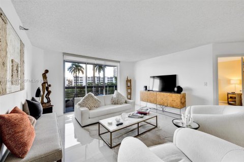 Condo in Aventura, Florida, 2 bedrooms  № 2052844 - photo 2