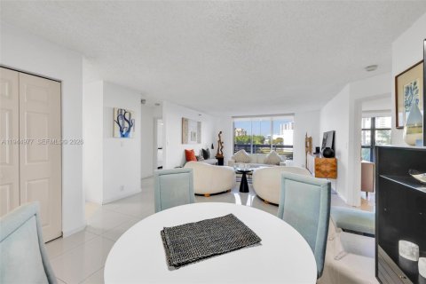 Condo in Aventura, Florida, 2 bedrooms  № 2052844 - photo 12