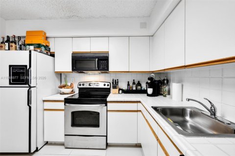 Condo in Aventura, Florida, 2 bedrooms  № 2052844 - photo 8