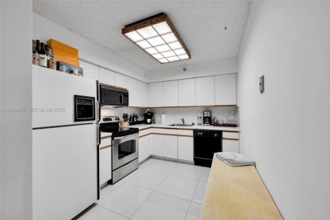 Condo in Aventura, Florida, 2 bedrooms  № 2052844 - photo 7