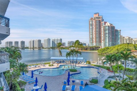 Condo in Aventura, Florida, 2 bedrooms  № 2052844 - photo 3
