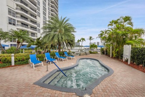 Condo in Aventura, Florida, 2 bedrooms  № 2052844 - photo 26