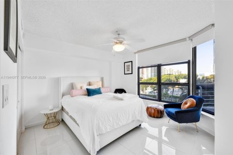 Condo in Aventura, Florida, 2 bedrooms  № 2052844 - photo 19