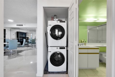 Condo in Aventura, Florida, 2 bedrooms  № 2052844 - photo 21