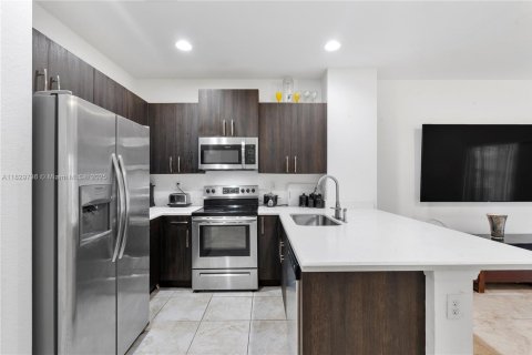 Townhouse in Lauderhill, Florida 3 bedrooms, 138.98 sq.m. № 1814236 - photo 14