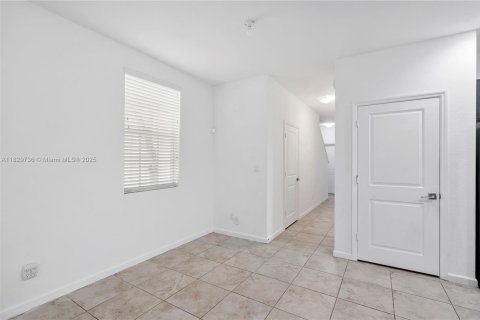 Townhouse in Lauderhill, Florida 3 bedrooms, 138.98 sq.m. № 1814236 - photo 16