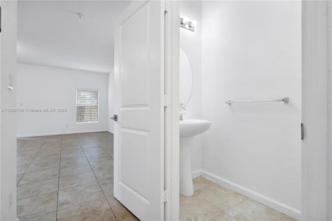 Townhouse in Lauderhill, Florida 3 bedrooms, 138.98 sq.m. № 1814236 - photo 20