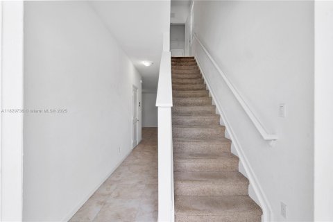 Townhouse in Lauderhill, Florida 3 bedrooms, 138.98 sq.m. № 1814236 - photo 4