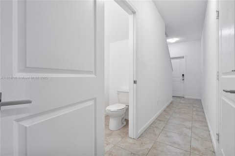 Townhouse in Lauderhill, Florida 3 bedrooms, 138.98 sq.m. № 1814236 - photo 18