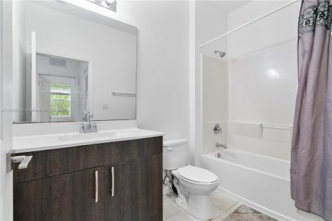 Townhouse in Lauderhill, Florida 3 bedrooms, 138.98 sq.m. № 1814236 - photo 29